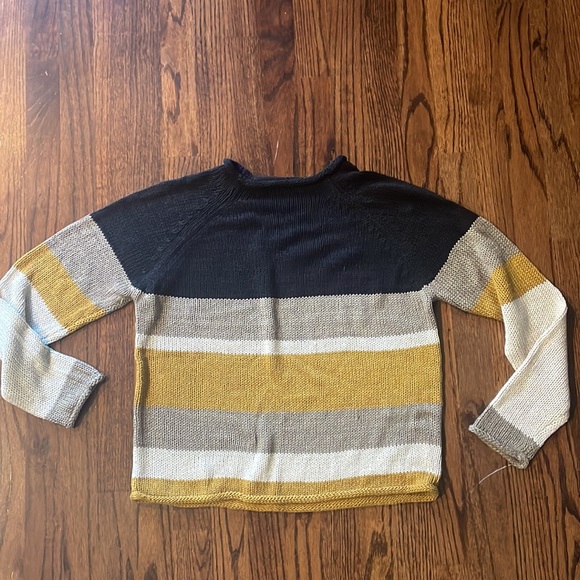 RDI sweater size small - Picture 2 of 5